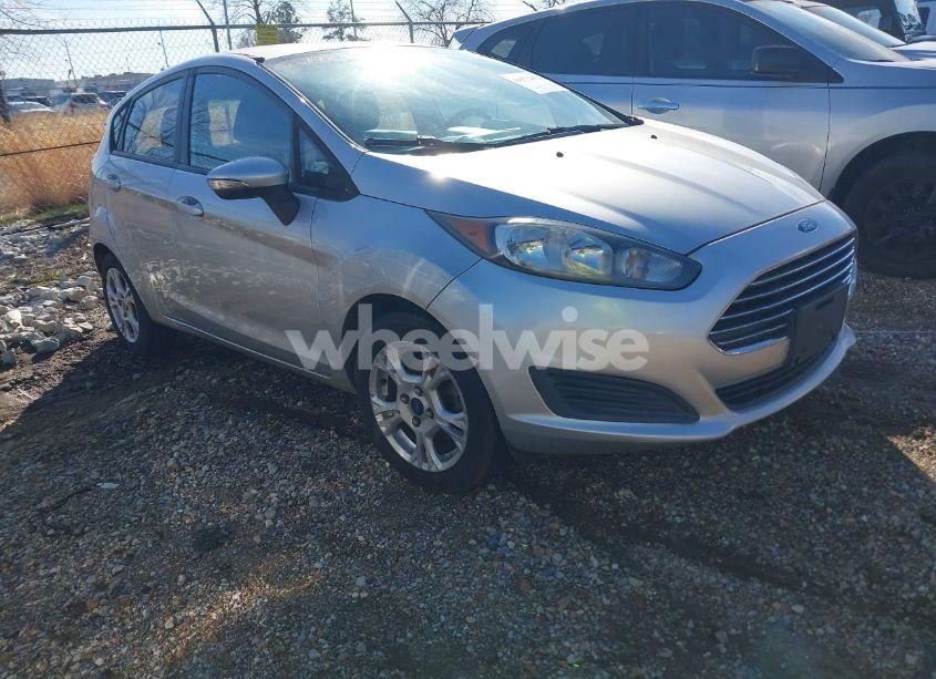 2014 Ford Fiesta SE (VIN 3FADP4EJ8EM243281) main photo