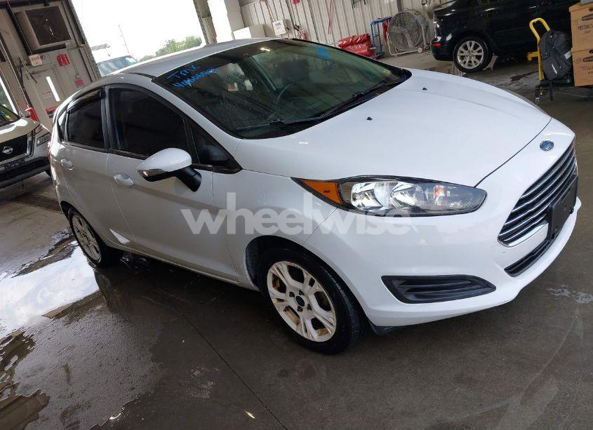 2015 Ford Fiesta SE (VIN 3FADP4EJ8FM108089) main photo