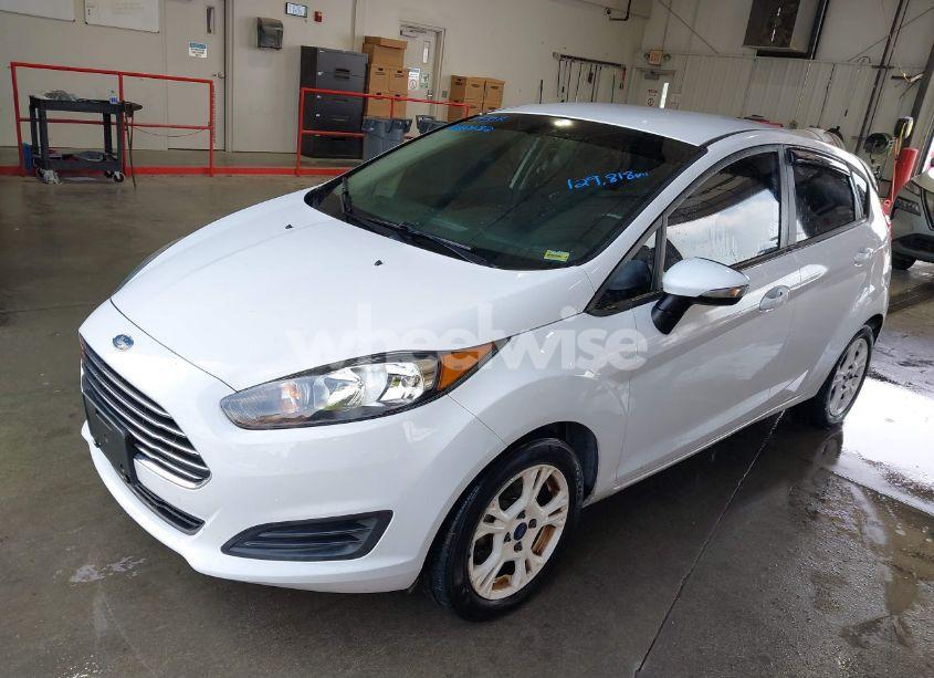 Photo 2 of 2015 Ford Fiesta SE (VIN 3FADP4EJ8FM108089)