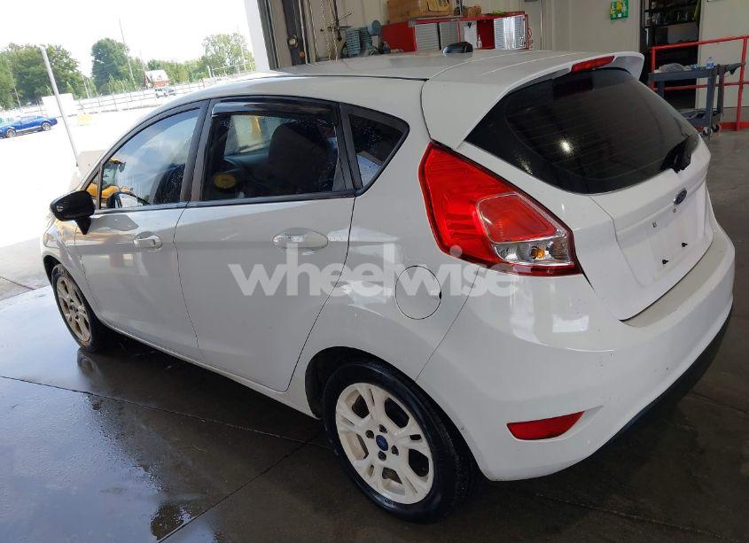 Photo 3 of 2015 Ford Fiesta SE (VIN 3FADP4EJ8FM108089)
