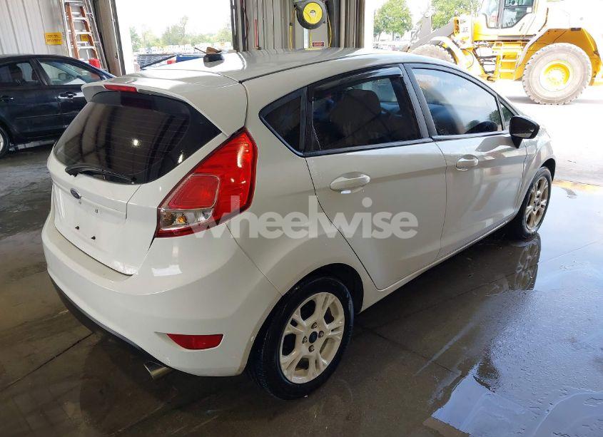 Photo 4 of 2015 Ford Fiesta SE (VIN 3FADP4EJ8FM108089)