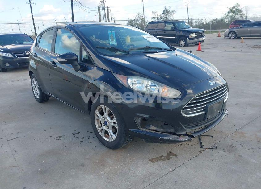 2015 Ford Fiesta SE (VIN 3FADP4EJ8FM123403) main photo