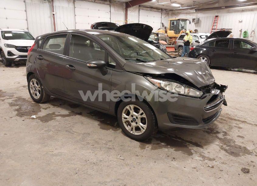2015 Ford Fiesta SE (VIN 3FADP4EJ8FM138306) main photo