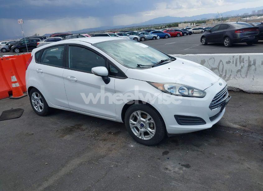2015 Ford Fiesta SE (VIN 3FADP4EJ8FM141965) main photo