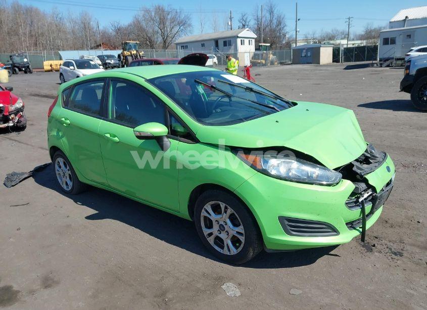 2015 Ford Fiesta SE (VIN 3FADP4EJ8FM144168) main photo