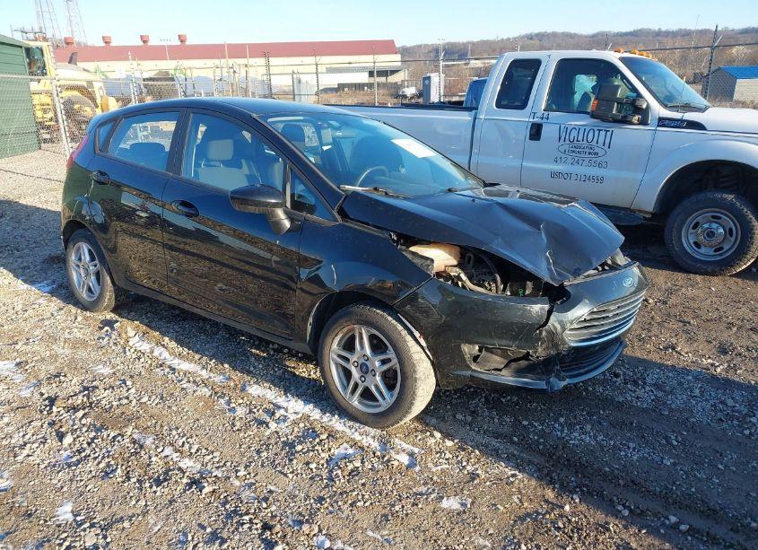 2017 Ford Fiesta SE (VIN 3FADP4EJ8HM157571) main photo