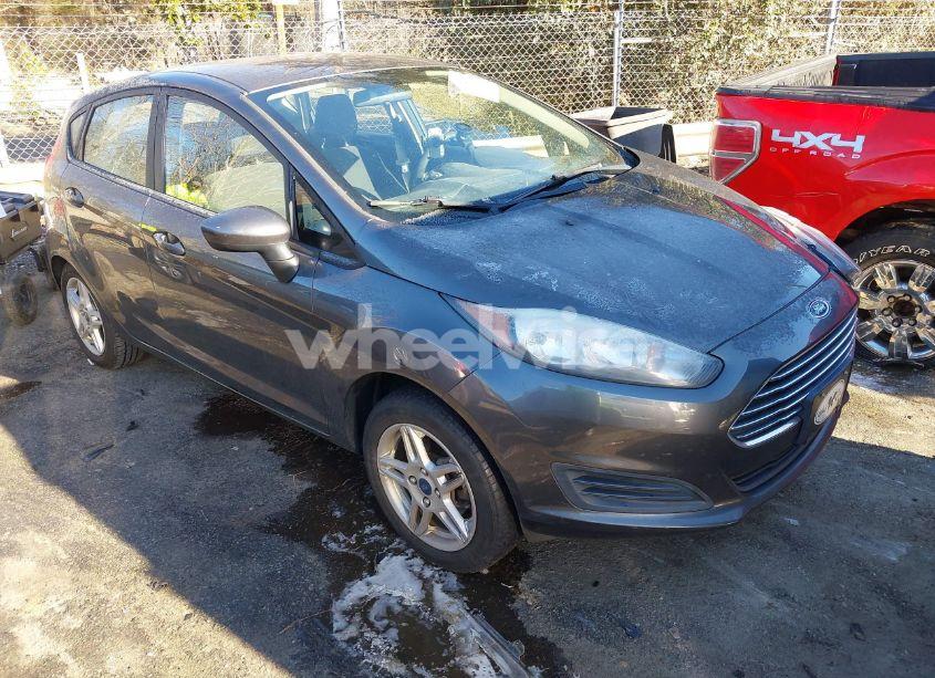 2018 Ford Fiesta SE (VIN 3FADP4EJ8JM114192) main photo