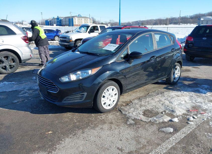 Photo 2 of 2019 Ford Fiesta SE (VIN 3FADP4EJ8KM103470)