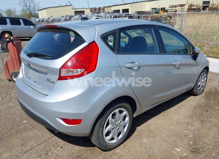 Photo 4 of 2013 Ford Fiesta SE (VIN 3FADP4EJ9DM157685)