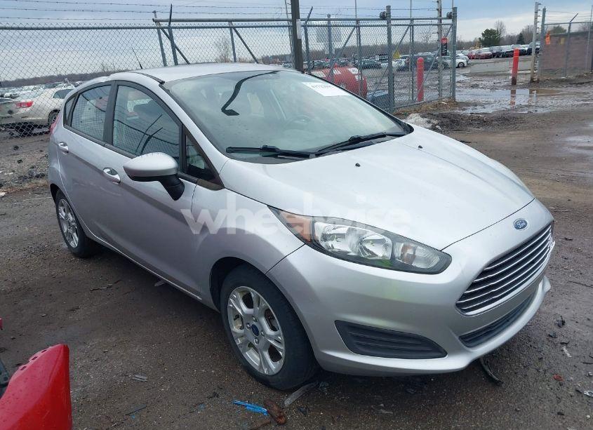 2014 Ford Fiesta SE (VIN 3FADP4EJ9EM233553) main photo