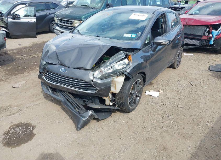 Photo 2 of 2015 Ford Fiesta SE (VIN 3FADP4EJ9FM113558)