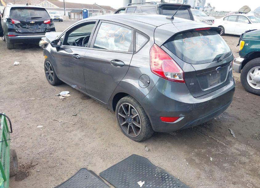Photo 3 of 2015 Ford Fiesta SE (VIN 3FADP4EJ9FM113558)
