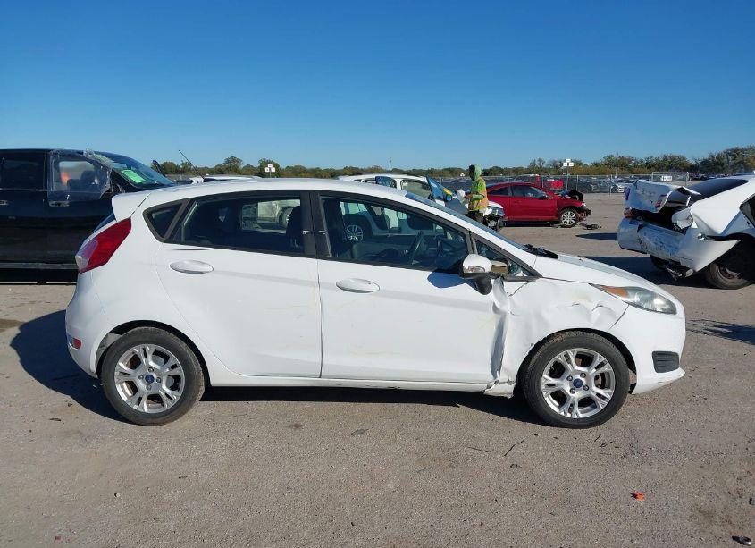Photo 13 of 2015 Ford Fiesta SE (VIN 3FADP4EJ9FM172710)