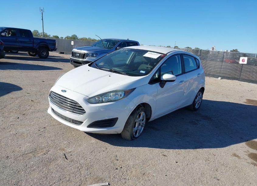 Photo 2 of 2015 Ford Fiesta SE (VIN 3FADP4EJ9FM172710)
