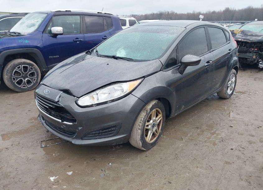 Photo 2 of 2019 Ford Fiesta SE (VIN 3FADP4EJ9KM102229)