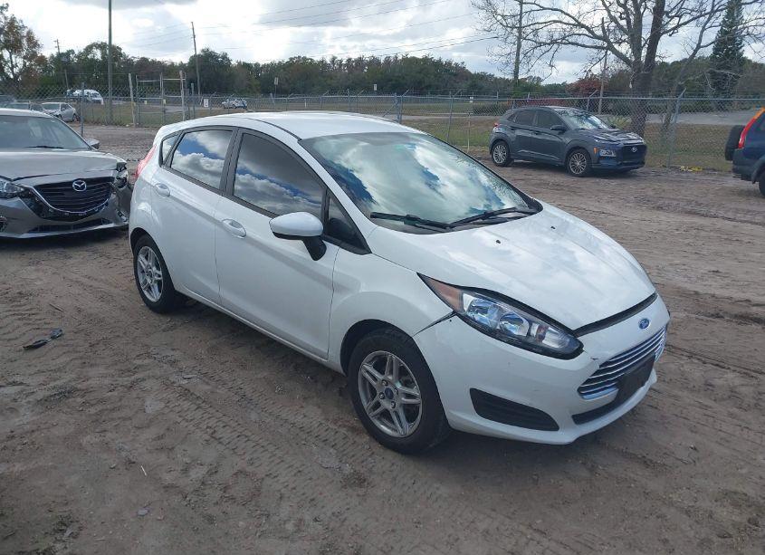 2019 Ford Fiesta SE (VIN 3FADP4EJ9KM113330) main photo