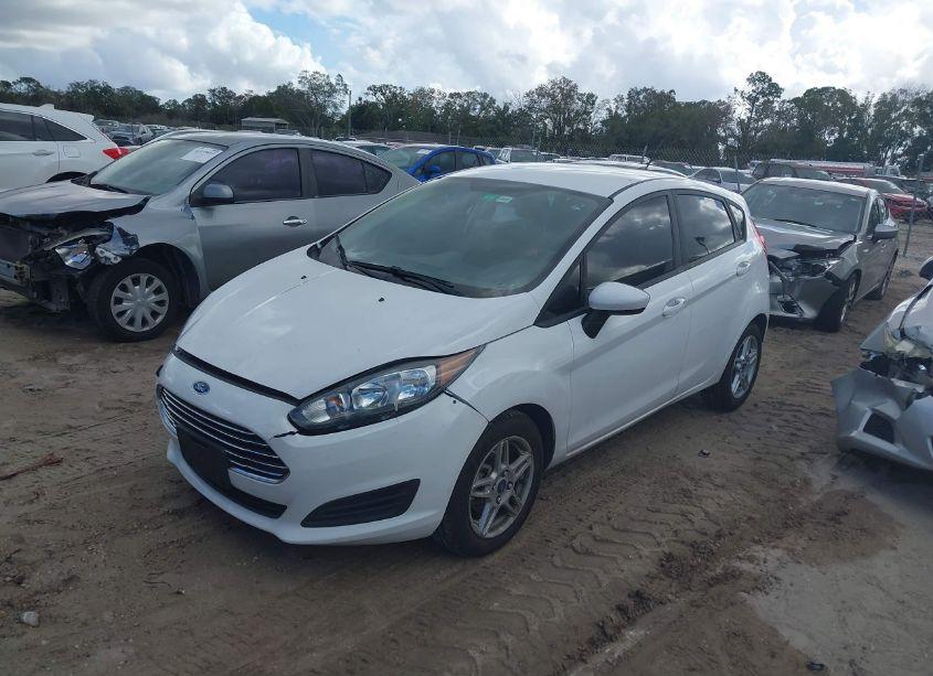 Photo 2 of 2019 Ford Fiesta SE (VIN 3FADP4EJ9KM113330)