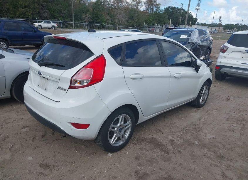 Photo 4 of 2019 Ford Fiesta SE (VIN 3FADP4EJ9KM113330)