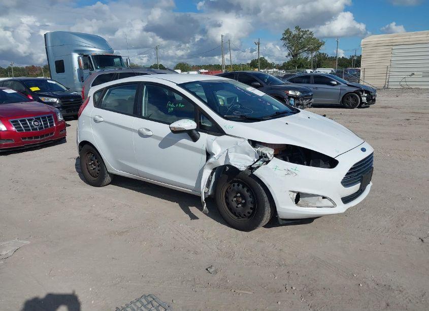 2015 Ford Fiesta SE (VIN 3FADP4EJXFM204449) main photo