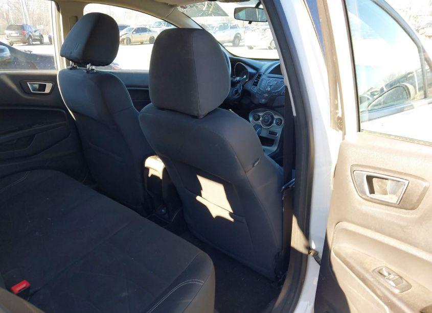 Photo 8 of 2015 Ford Fiesta SE (VIN 3FADP4EJXFM205259)