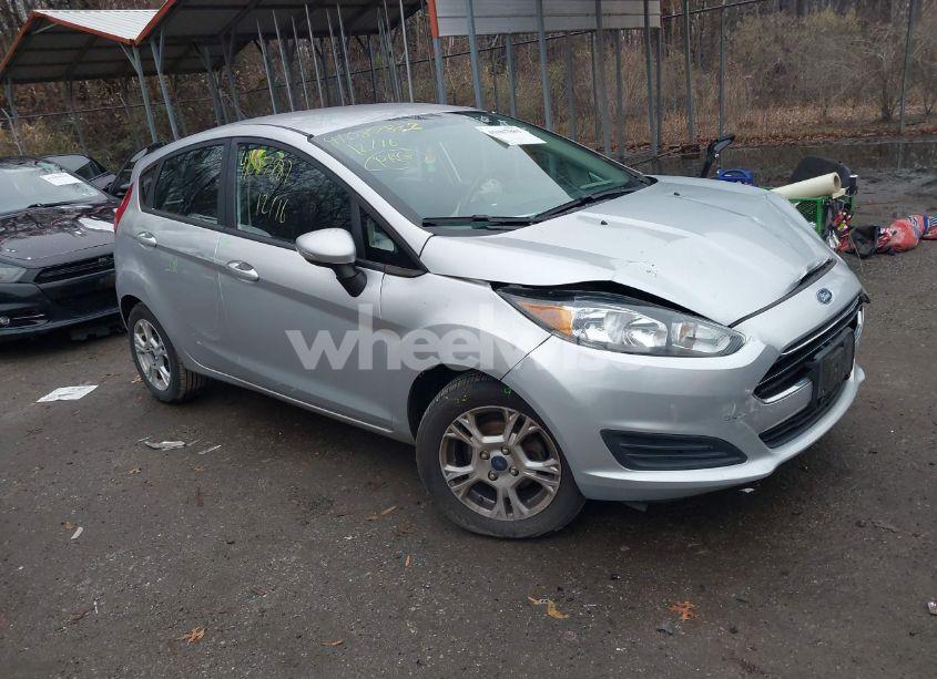2015 Ford Fiesta SE (VIN 3FADP4EJXFM223826) main photo