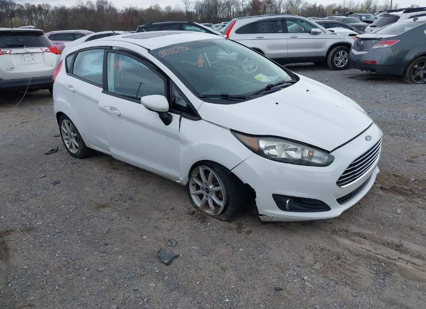 2016 Ford Fiesta SE (VIN 3FADP4EJXGM135313) main photo