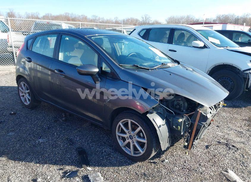 2019 Ford Fiesta SE (VIN 3FADP4EJXKM136955) main photo