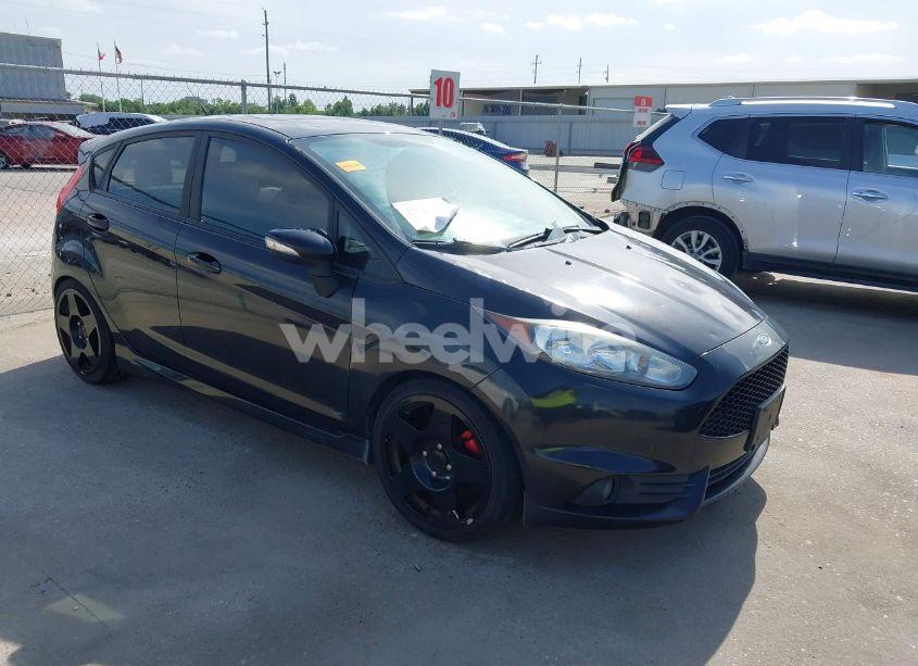 2015 Ford Fiesta ST (VIN 3FADP4GX1FM167504) main photo