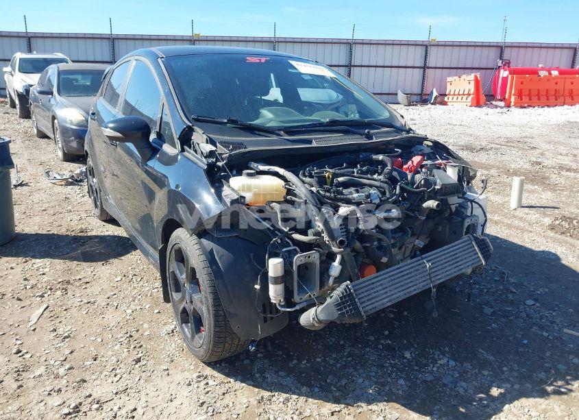 2018 Ford Fiesta ST (VIN 3FADP4GX2JM140935) main photo