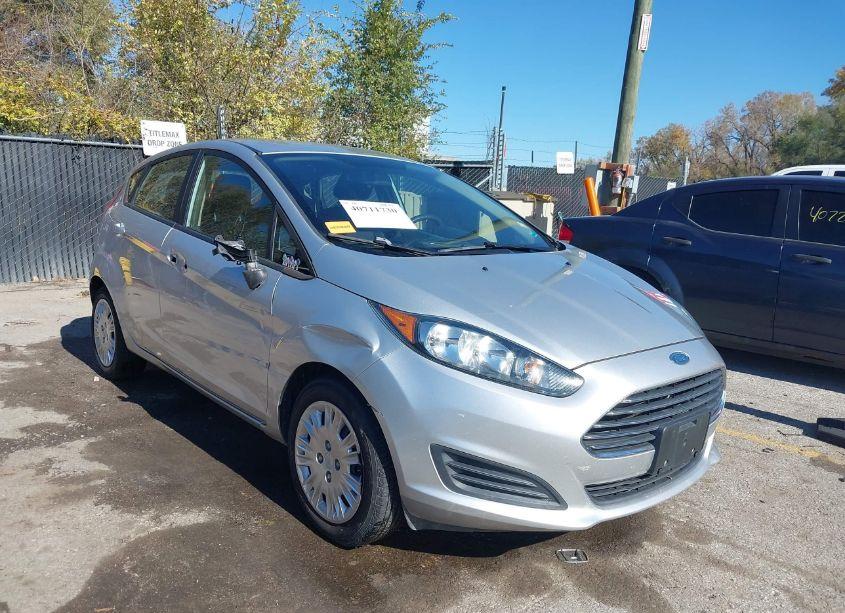 2015 Ford Fiesta S (VIN 3FADP4TJ1FM126680) main photo