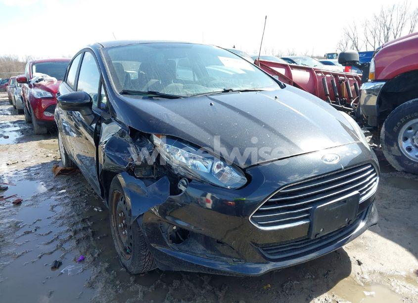 2015 Ford Fiesta S (VIN 3FADP4TJ2FM127272) main photo