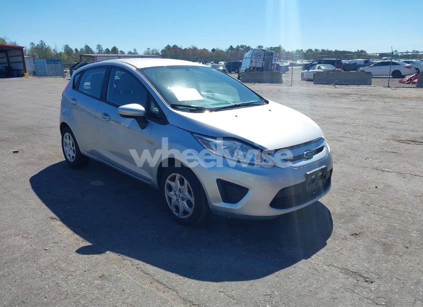 2013 Ford Fiesta S (VIN 3FADP4TJ3DM149441) main photo