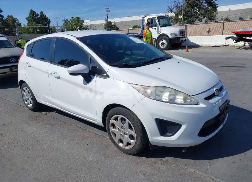 2013 Ford Fiesta S (VIN 3FADP4TJ3DM215650) main photo