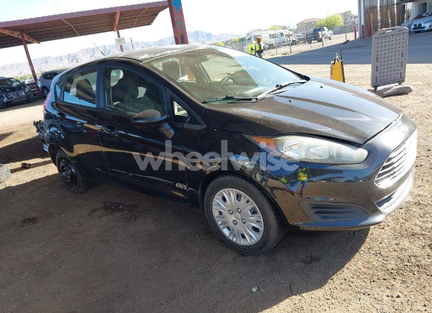 2015 Ford Fiesta S (VIN 3FADP4TJ5FM138864) main photo