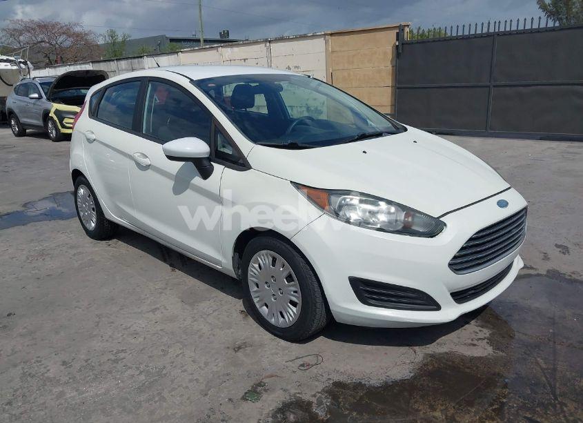 2016 Ford Fiesta S (VIN 3FADP4TJ6GM171194) main photo