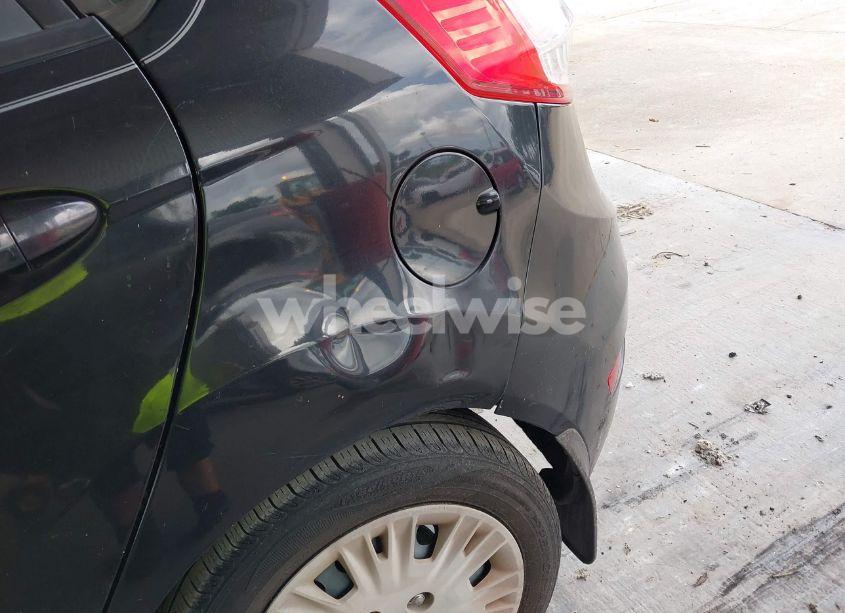 Photo 6 of 2014 Ford Fiesta S (VIN 3FADP4TJ7EM101992)