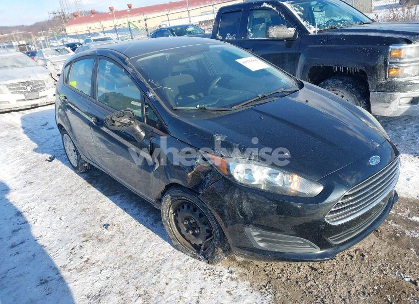 2016 Ford Fiesta S (VIN 3FADP4TJ8GM166949) main photo