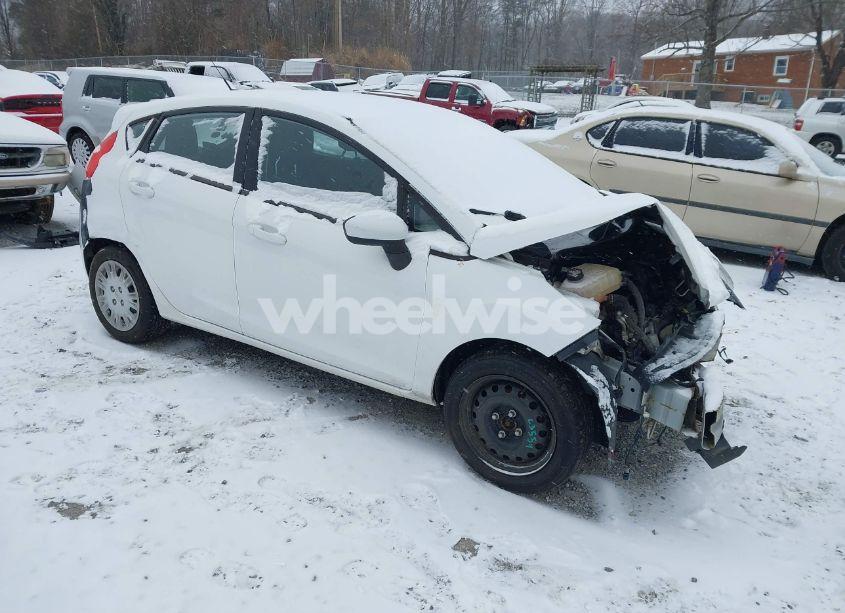 2016 Ford Fiesta S (VIN 3FADP4TJ8GM171679) main photo