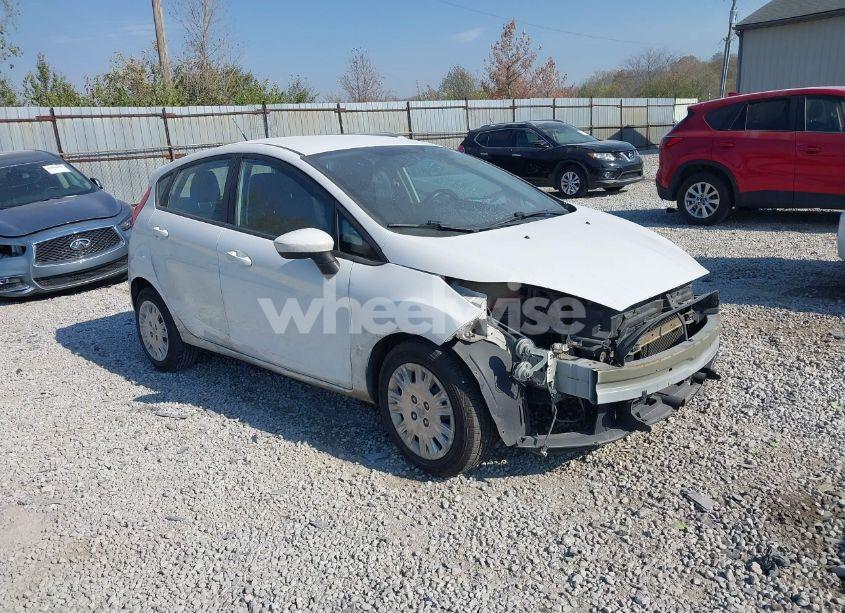 2016 Ford Fiesta S (VIN 3FADP4TJ9GM147553) main photo