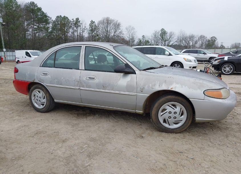 Photo 6 of 2001 Ford Escort N/A (VIN 3FAFP13P51R220455)