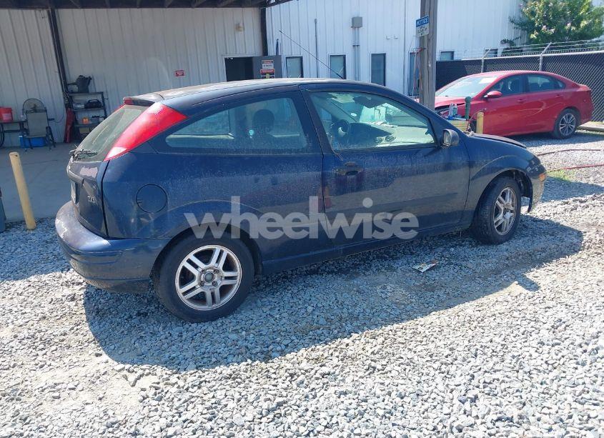 Photo 4 of 2003 Ford Focus ZX3 (VIN 3FAFP31303R111982)