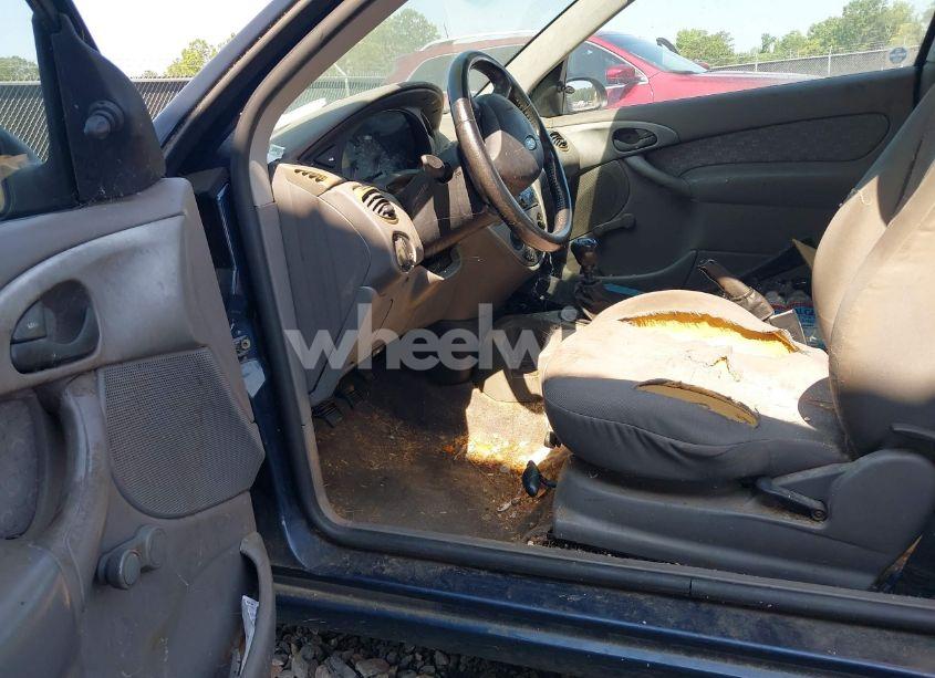 Photo 5 of 2003 Ford Focus ZX3 (VIN 3FAFP31303R111982)