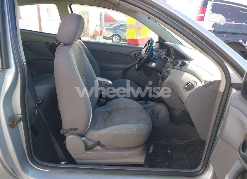 Photo 5 of 2003 Ford Focus ZX3 (VIN 3FAFP31303R186374)