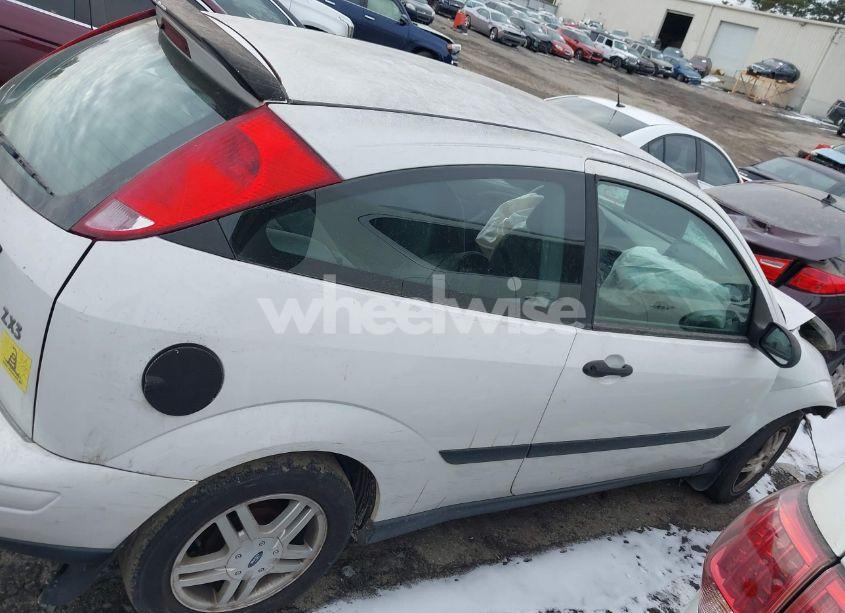 Photo 12 of 2000 Ford Focus ZX3 (VIN 3FAFP3130YR210633)