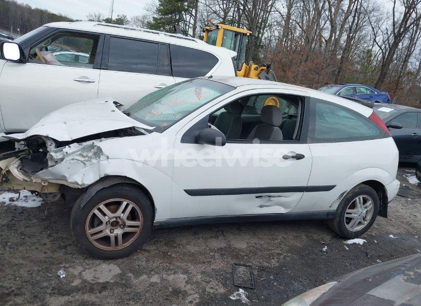 Photo 13 of 2000 Ford Focus ZX3 (VIN 3FAFP3130YR210633)