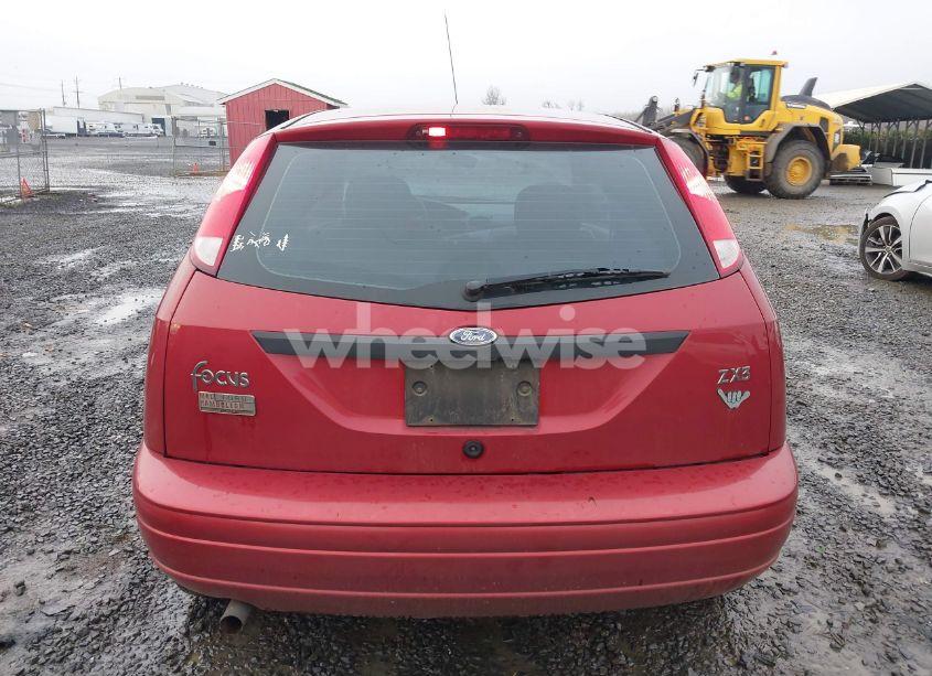 Photo 17 of 2001 Ford Focus ZX3 (VIN 3FAFP31311R108120)