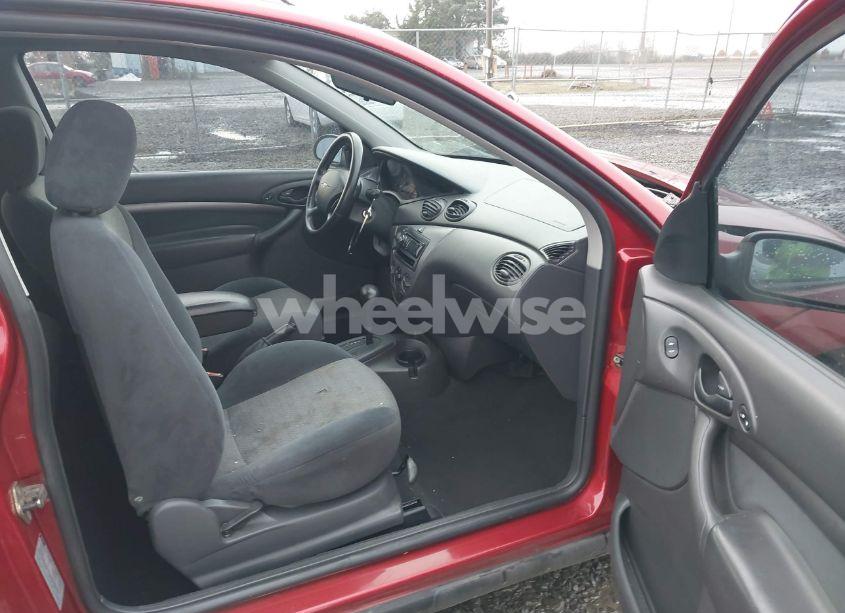 Photo 5 of 2001 Ford Focus ZX3 (VIN 3FAFP31311R108120)