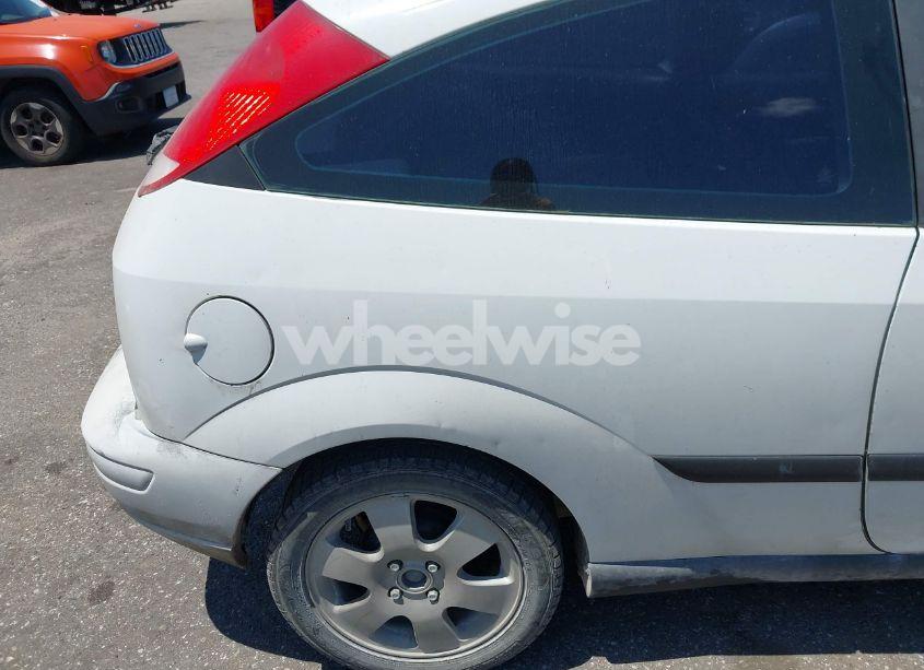 Photo 12 of 2001 Ford Focus ZX3 (VIN 3FAFP31311R243811)