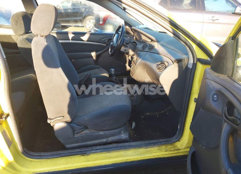 Photo 5 of 2001 Ford Focus ZX3 (VIN 3FAFP31321R229514)