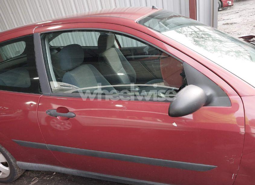 Photo 12 of 2001 Ford Focus ZX3 (VIN 3FAFP31321R242649)